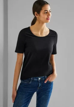 Basic T-Shirt