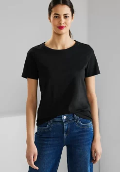 Basic T-Shirt