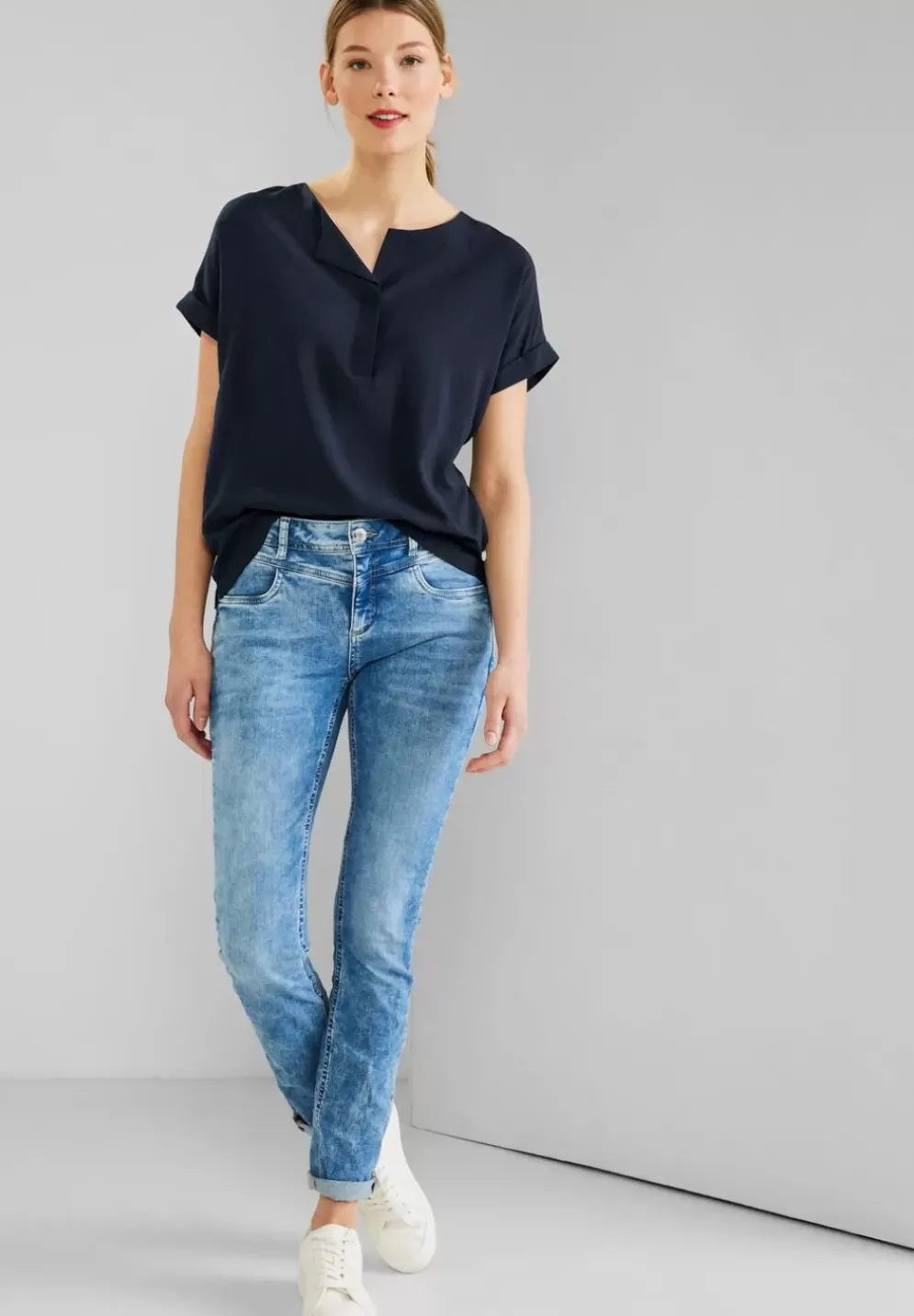Bluse Mit Klappenkragen