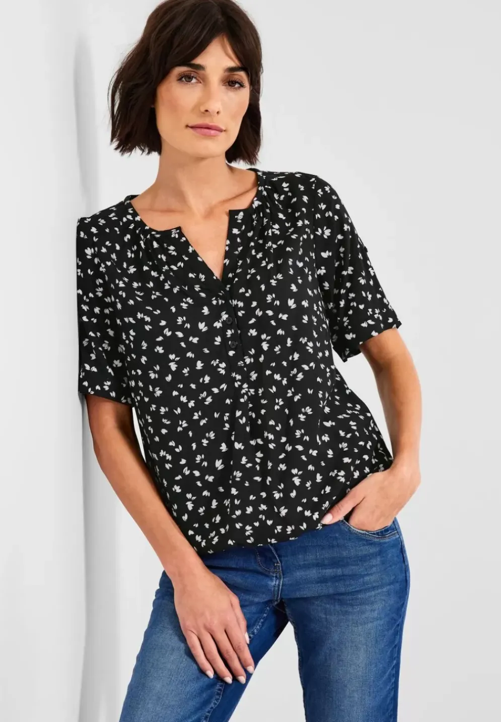 Bluse Mit Kurzer Knopfleiste
