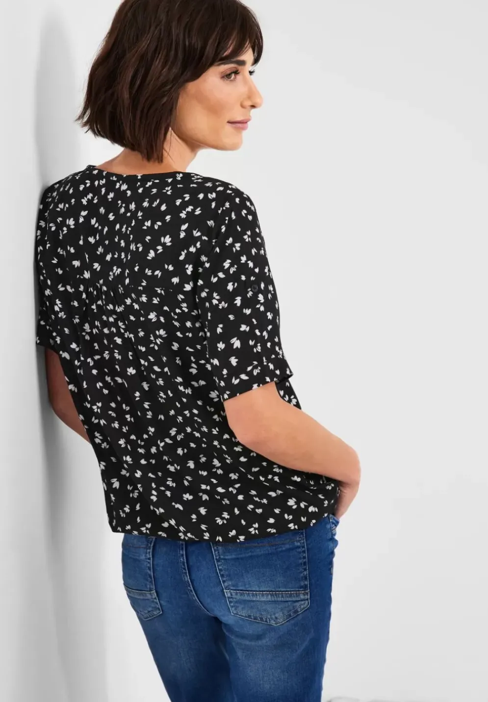 Bluse Mit Kurzer Knopfleiste