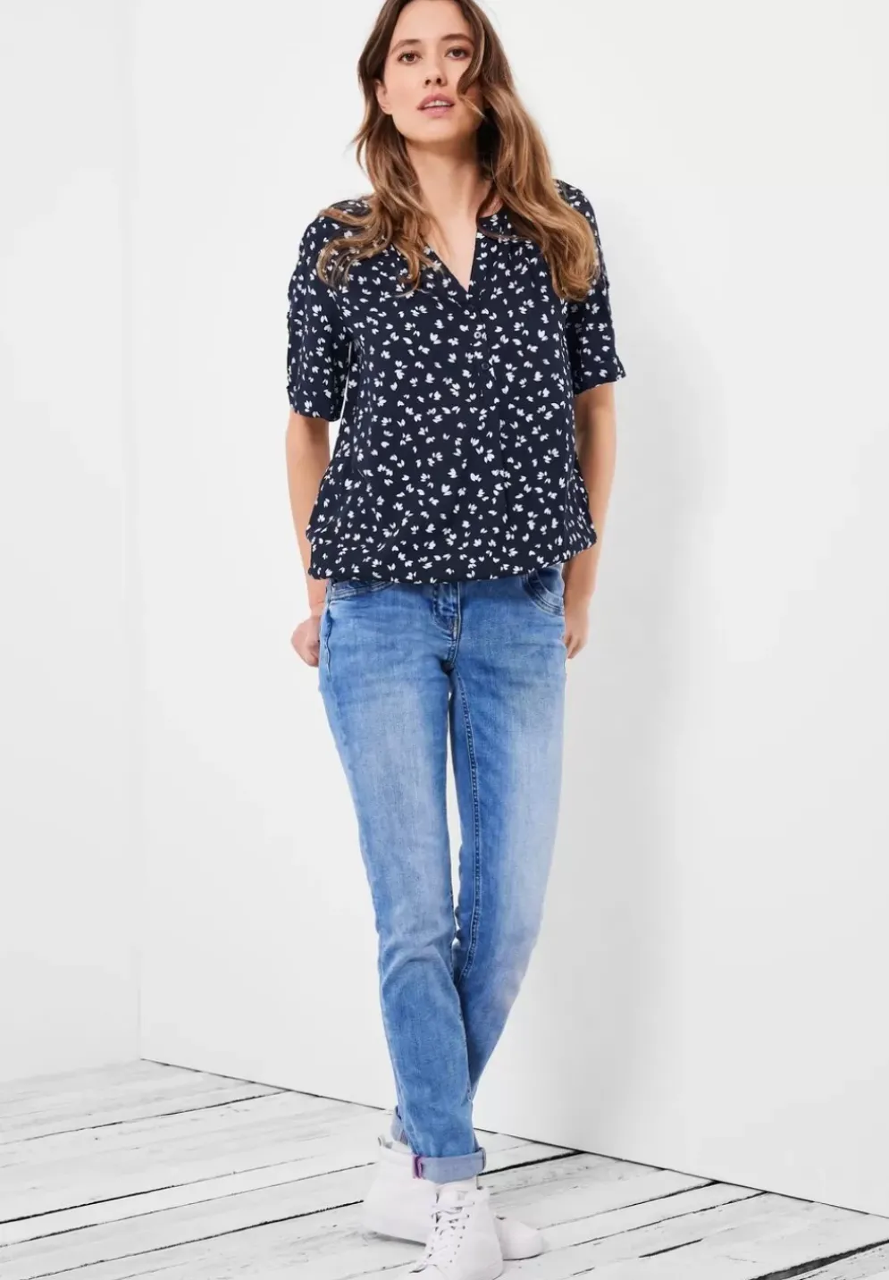 Bluse Mit Kurzer Knopfleiste