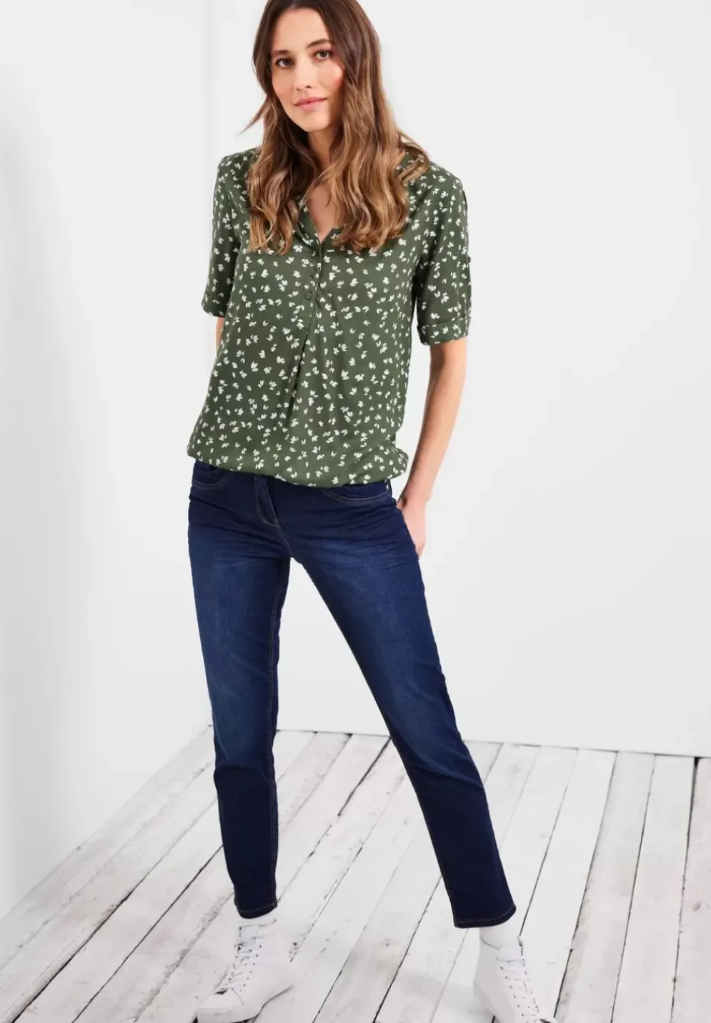 Bluse Mit Kurzer Knopfleiste