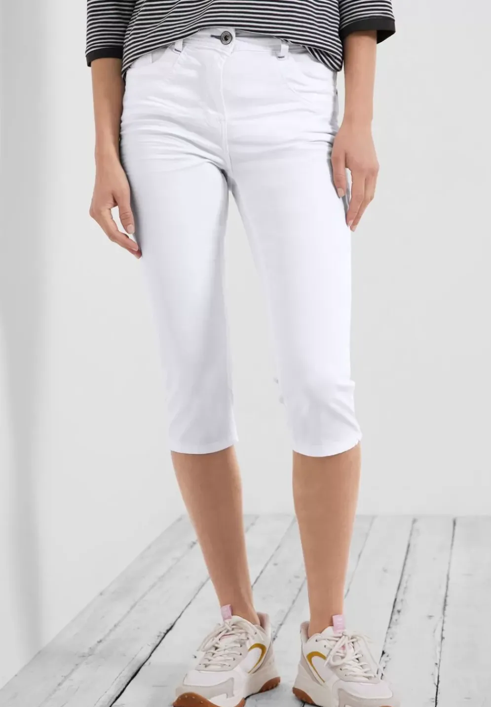 Capri Slim Fit Jeans