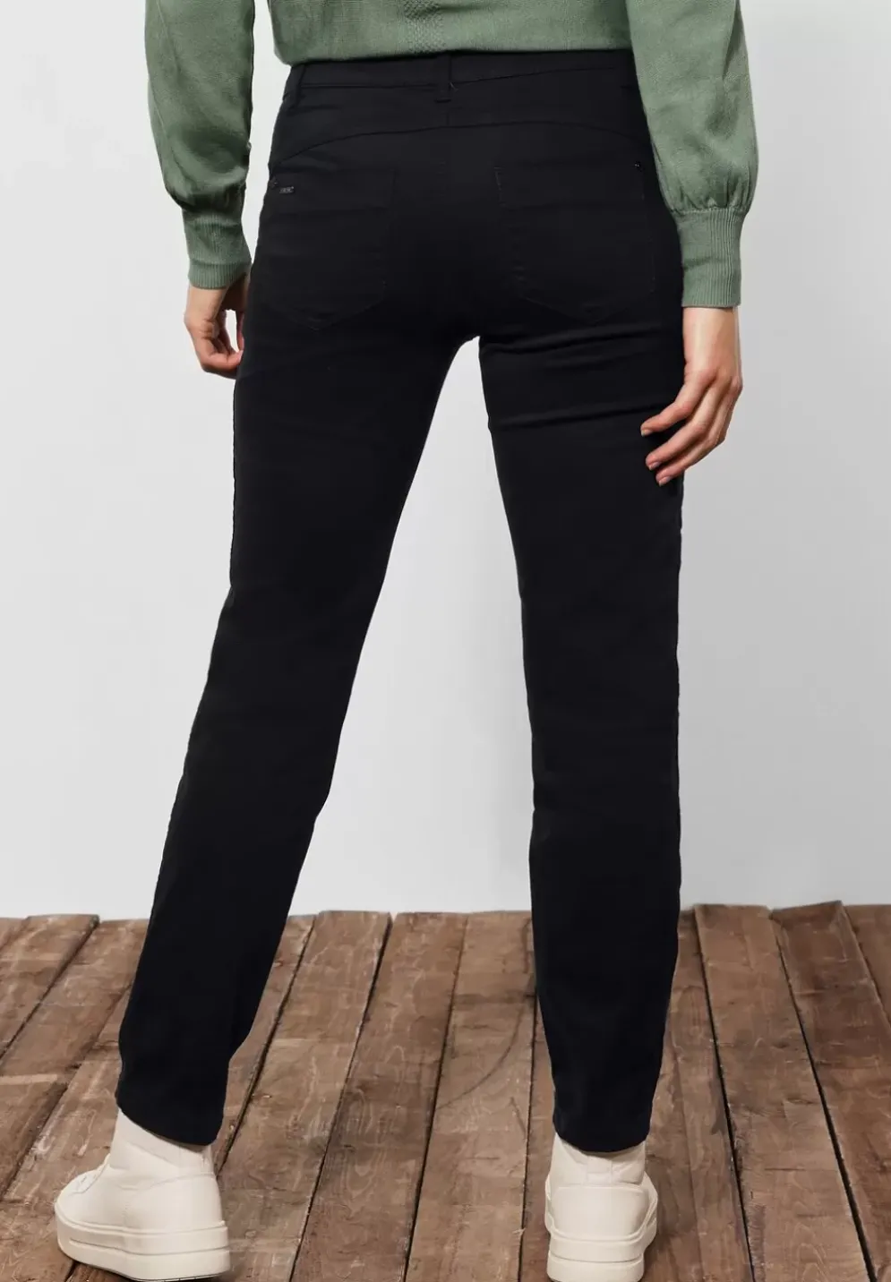 Casual Fit Hose