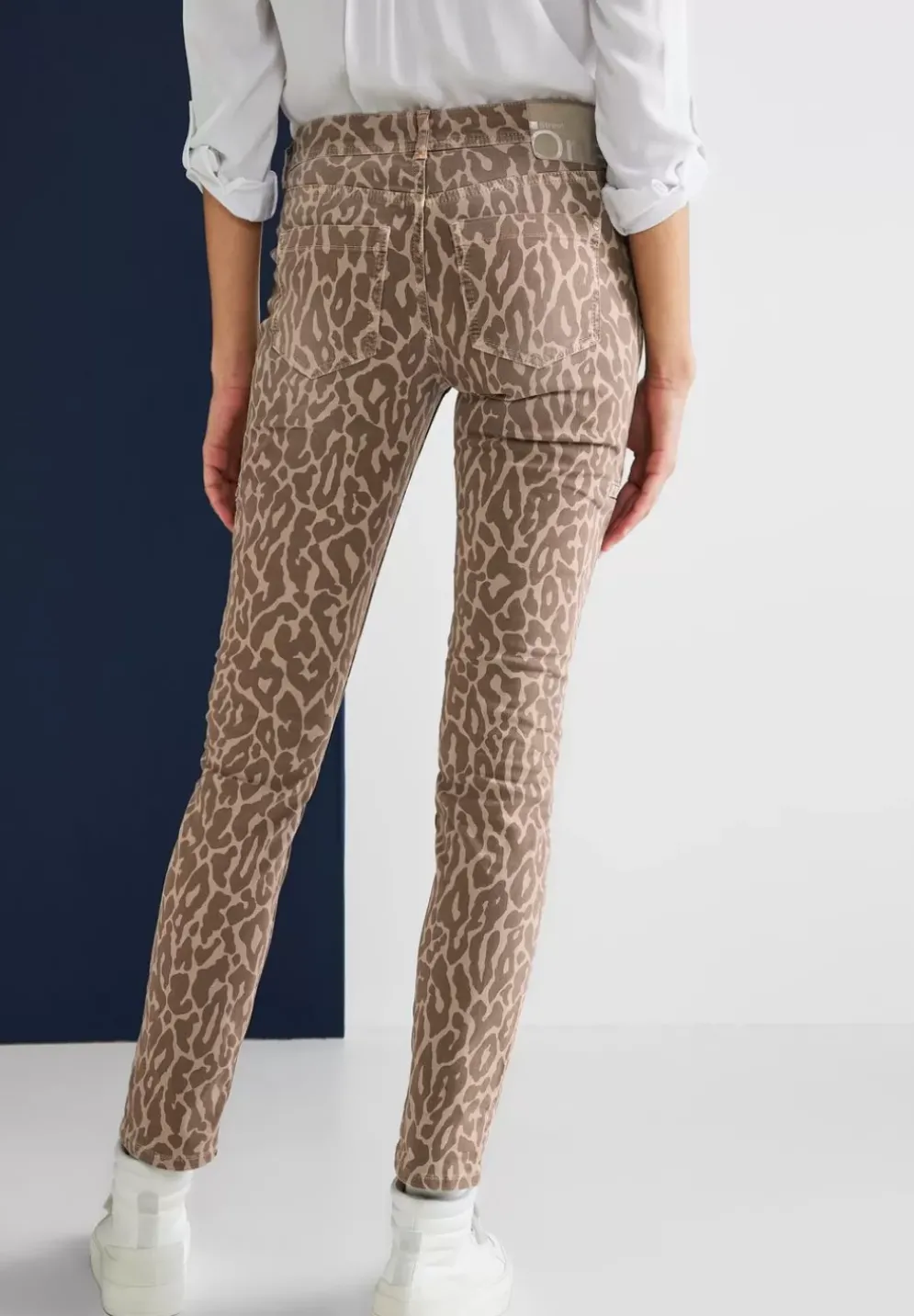 Casual Fit Hose