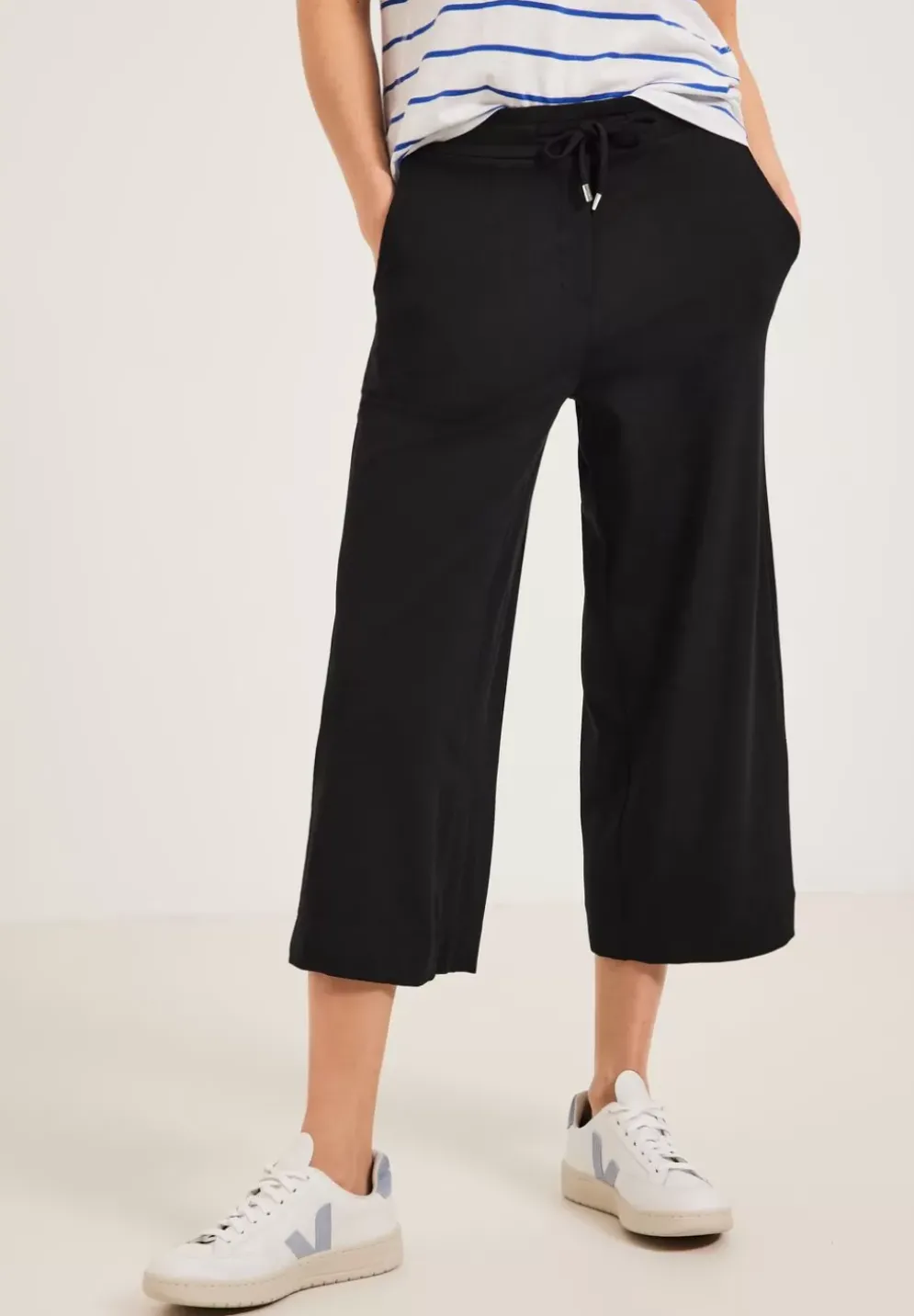Casual Fit Hose
