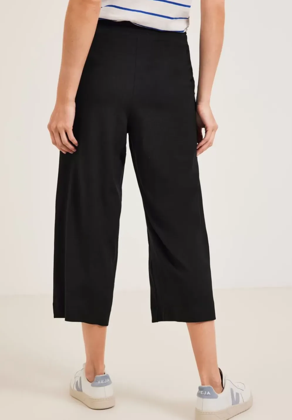 Casual Fit Hose