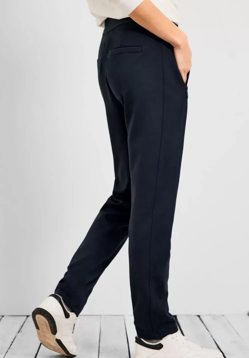 Casual Fit Hose