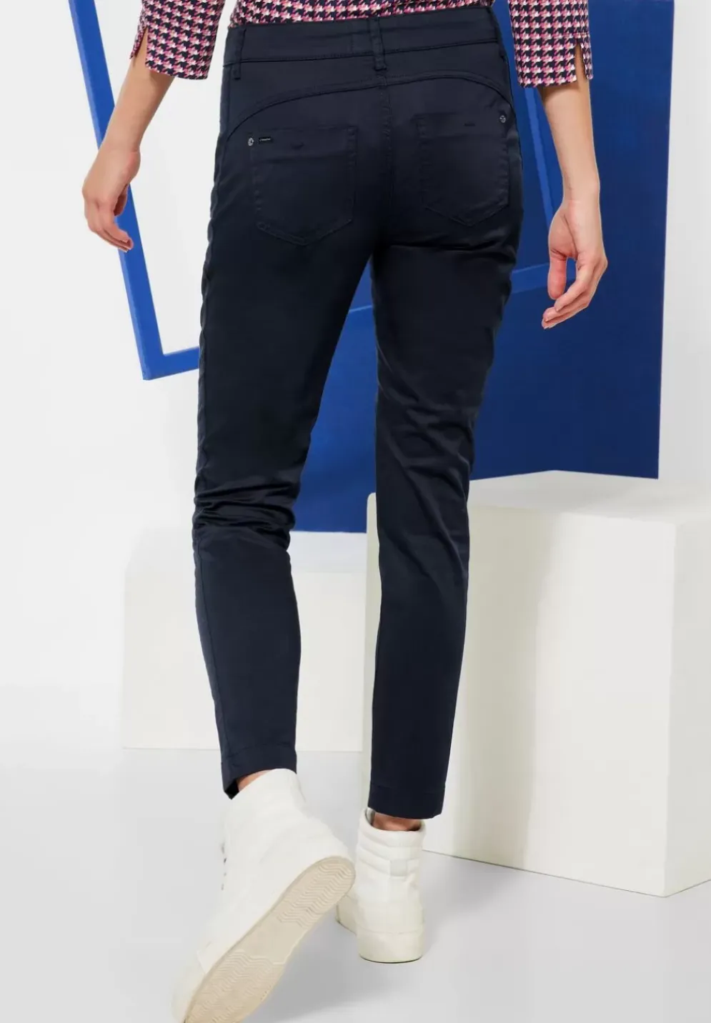 Casual Fit Hose