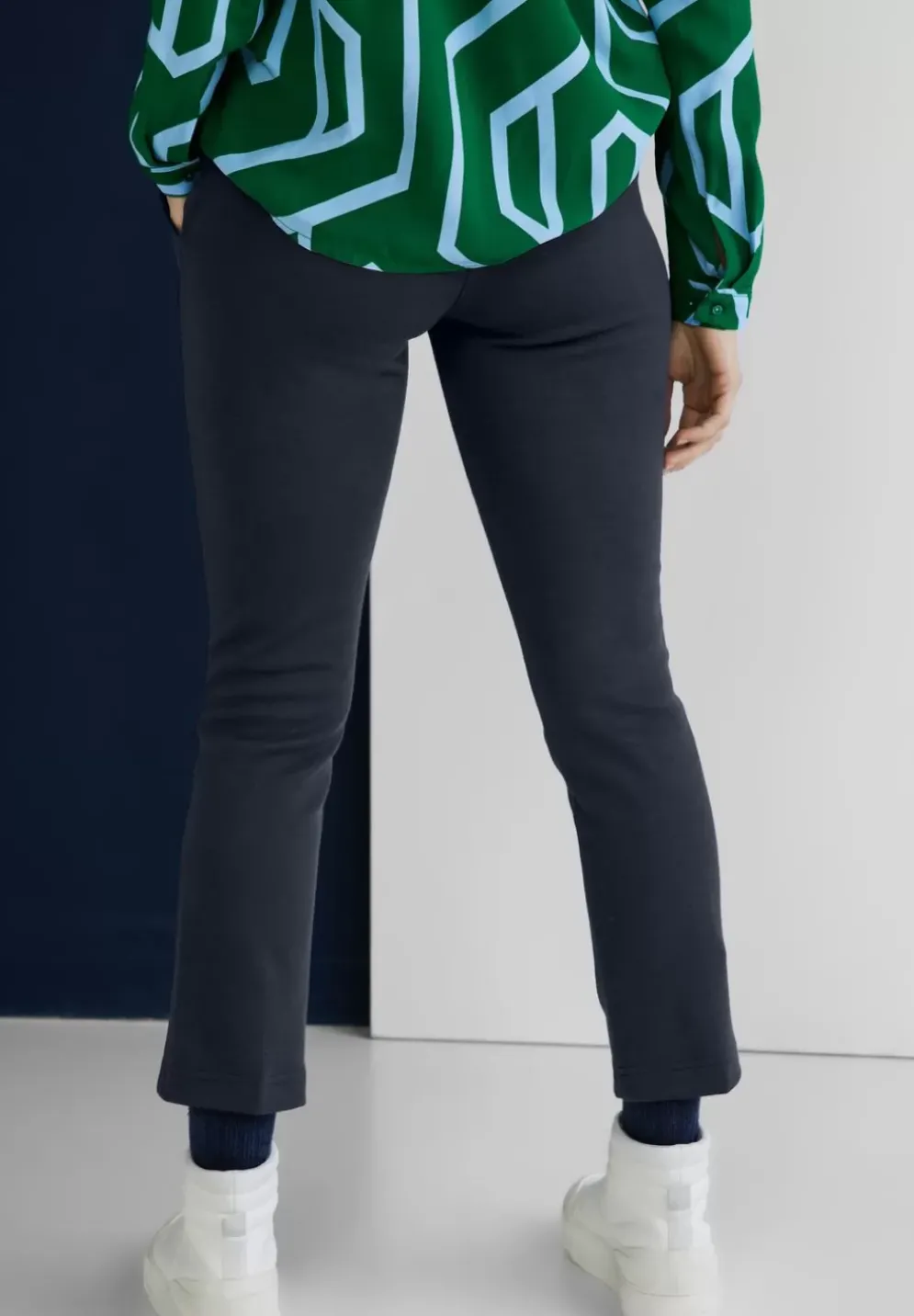 Casual Fit Hose