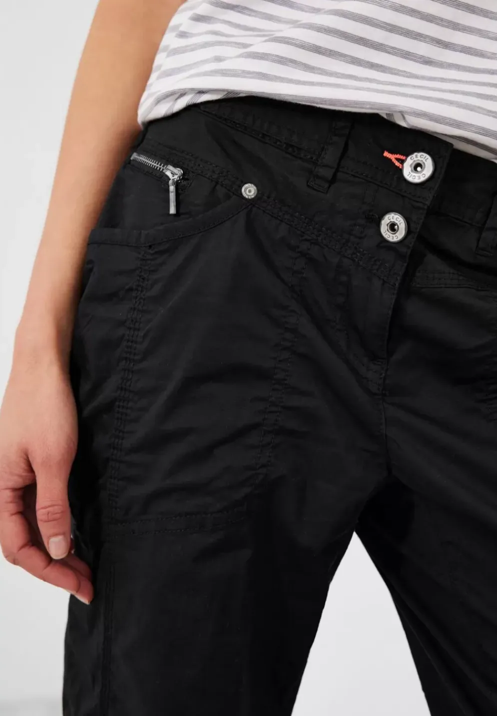 Casual Fit Hose In 7/8
