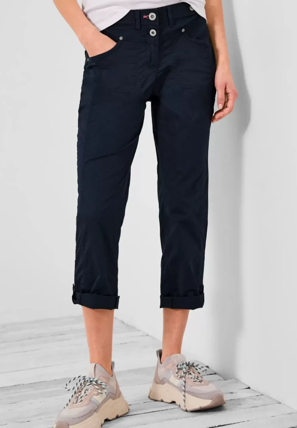 Casual Fit Hose In 7/8