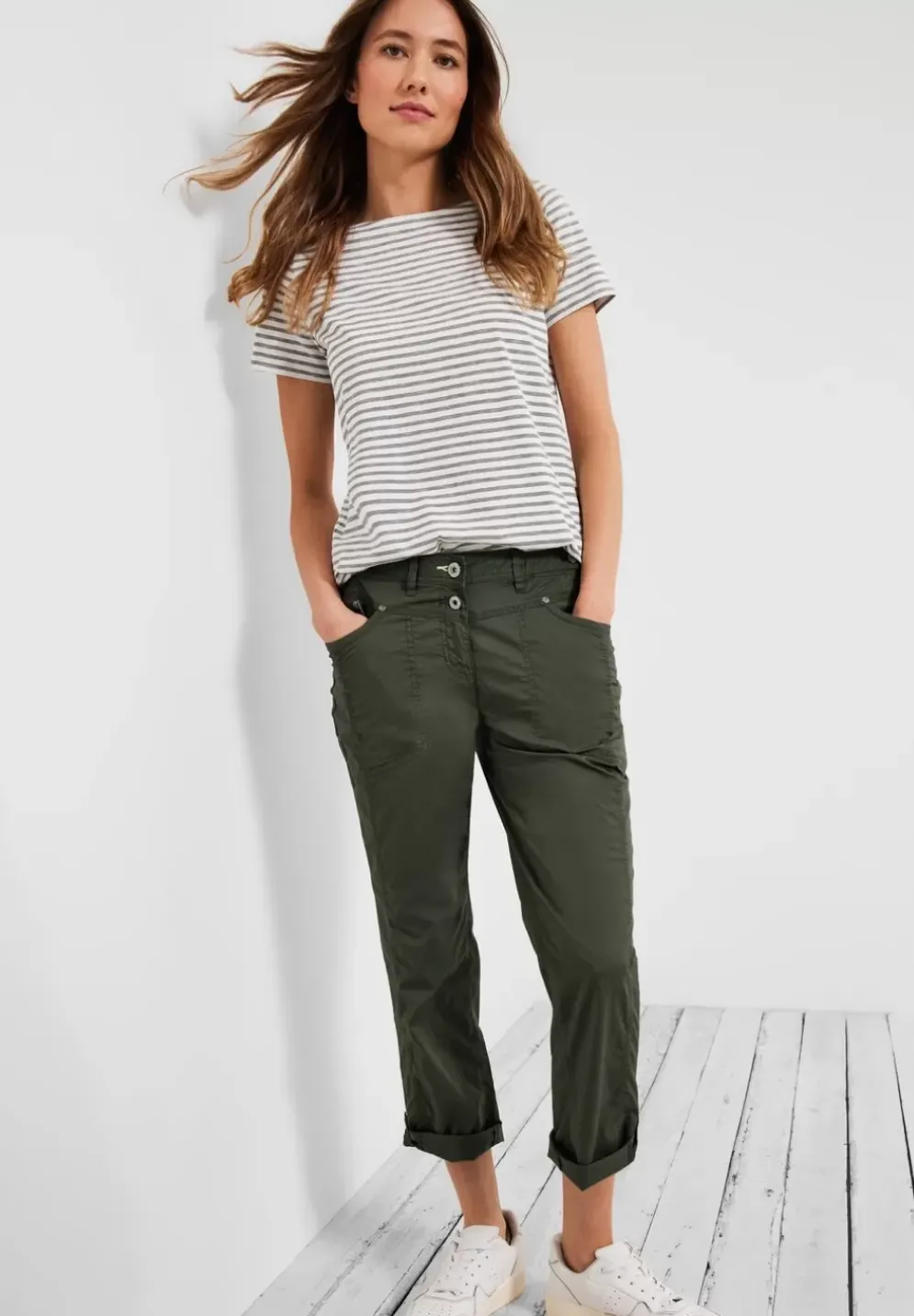 Casual Fit Hose In 7/8