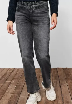 Casual Fit Jeans