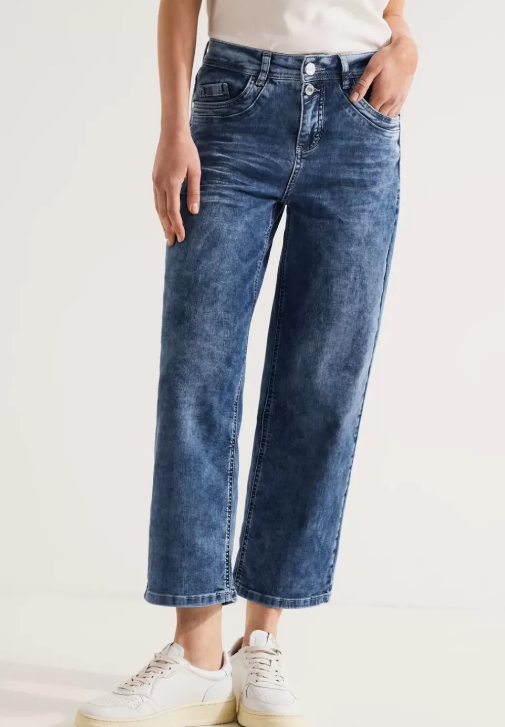 Casual Fit Jeans In 7/8