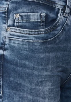 Casual Fit Jeans In 7/8