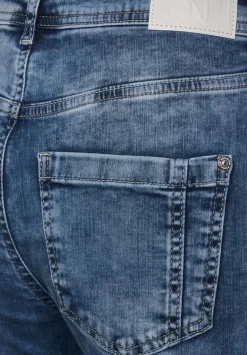 Casual Fit Jeans In 7/8