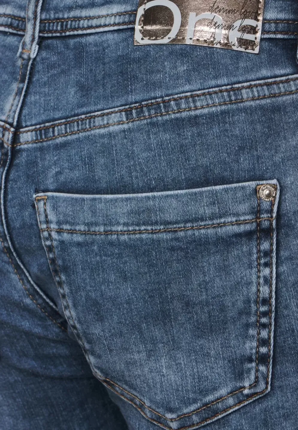 Casual Fit Jeans In 3/4