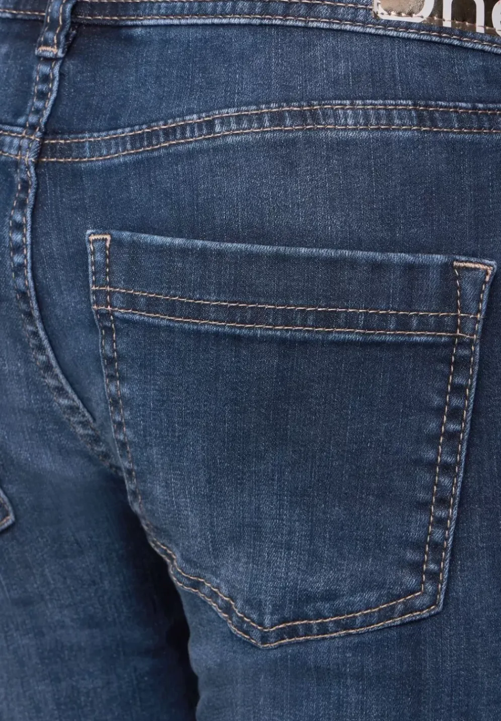 Casual Fit Jeans In 3/4