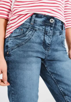 Casual Fit Jeans In 3/4
