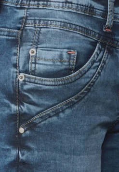 Casual Fit Jeans In 3/4
