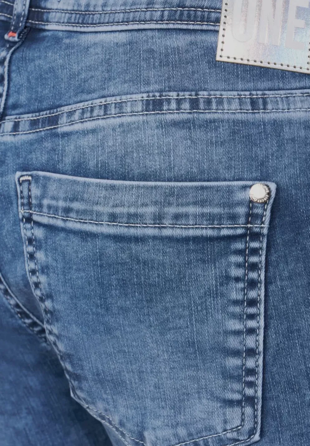 Casual Fit Jeans In 7/8