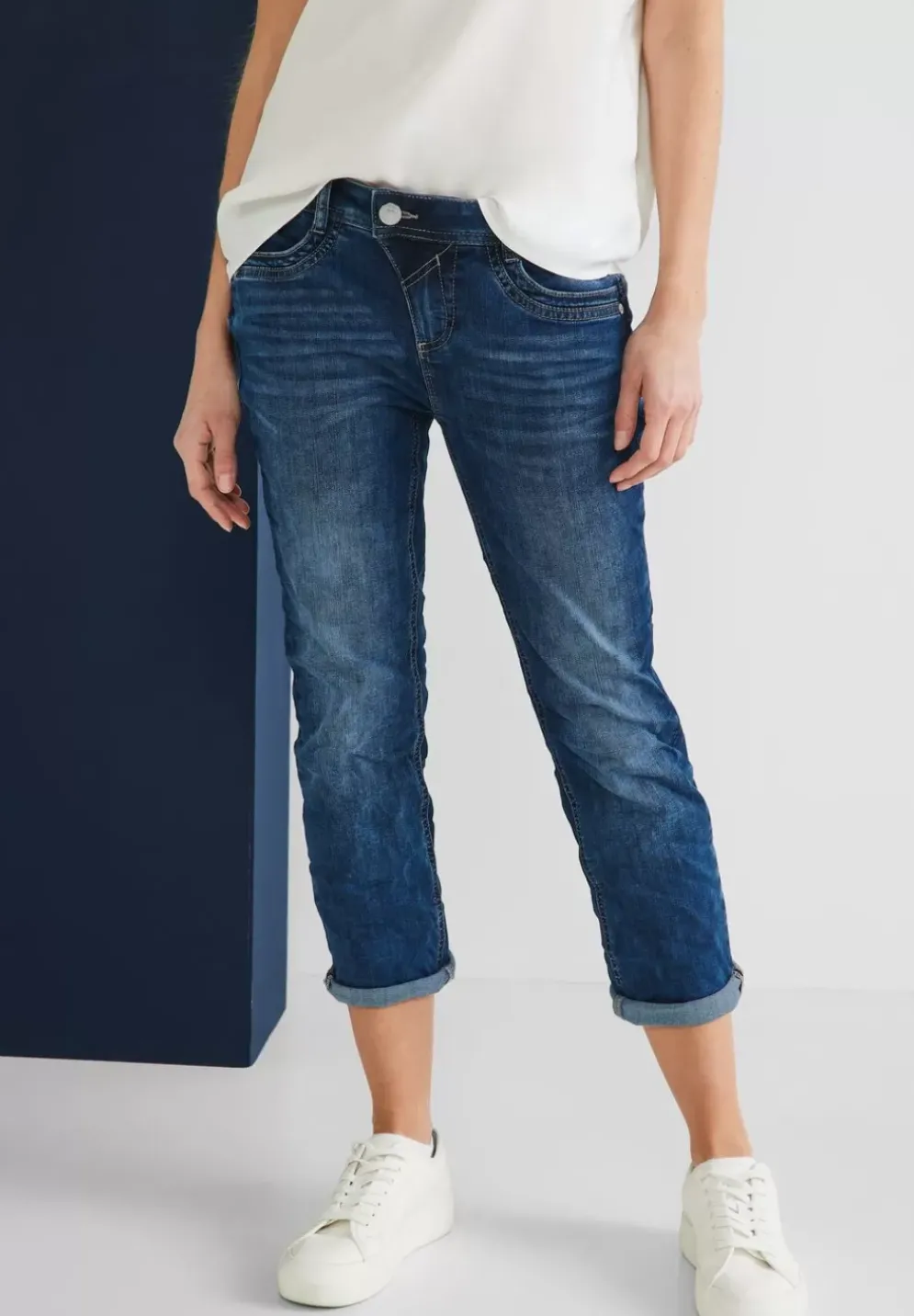Casual Fit Jeans In 7/8