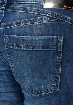 Casual Fit Jeans In 7/8