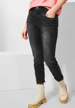 Casual Fit Mom Jeans