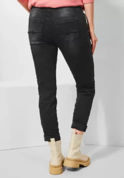 Casual Fit Mom Jeans