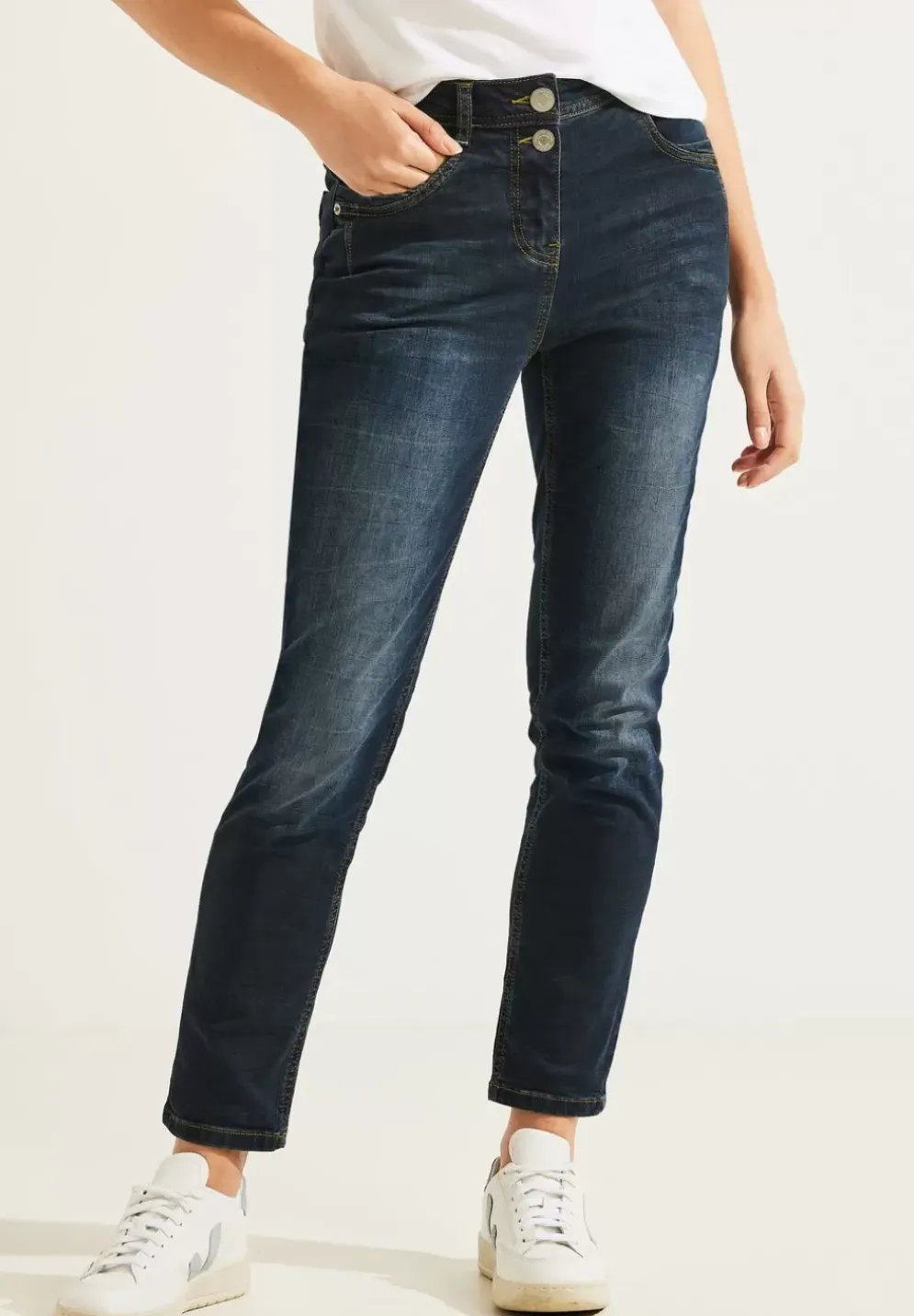 Dunkle Slim Fit Jeans
