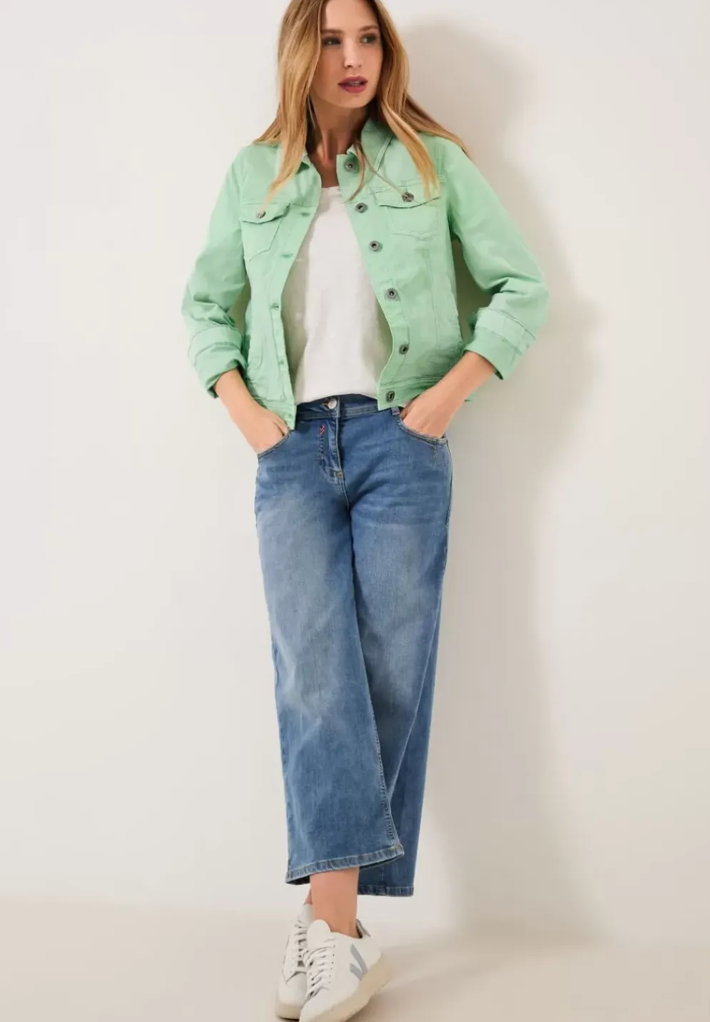 Farbige Jeansjacke