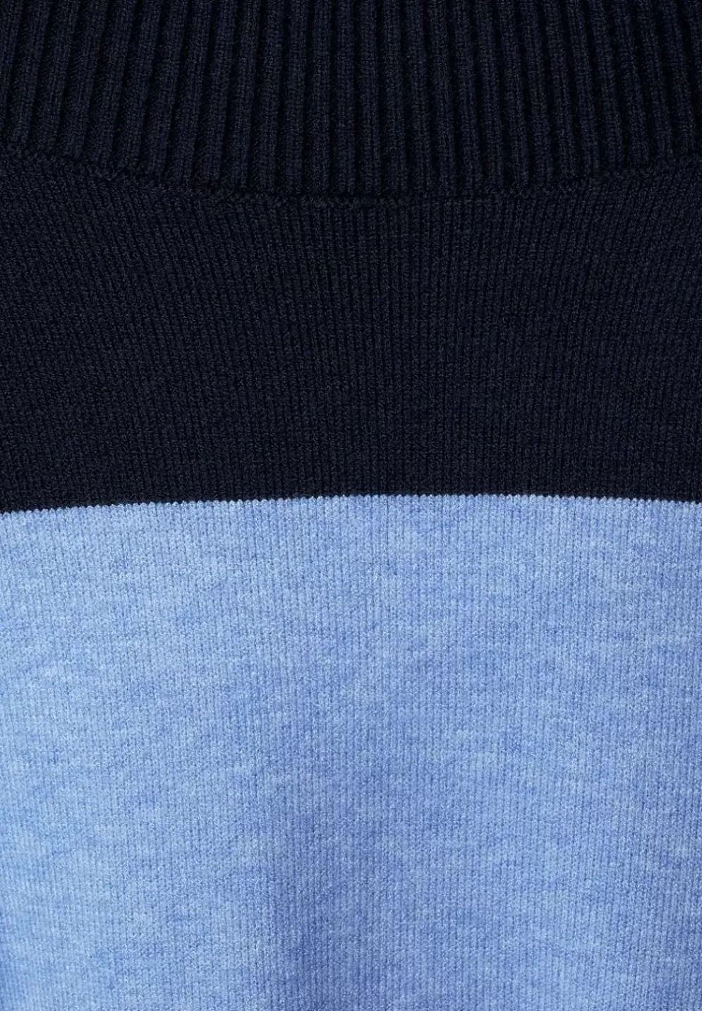 Gestreifter Pullover