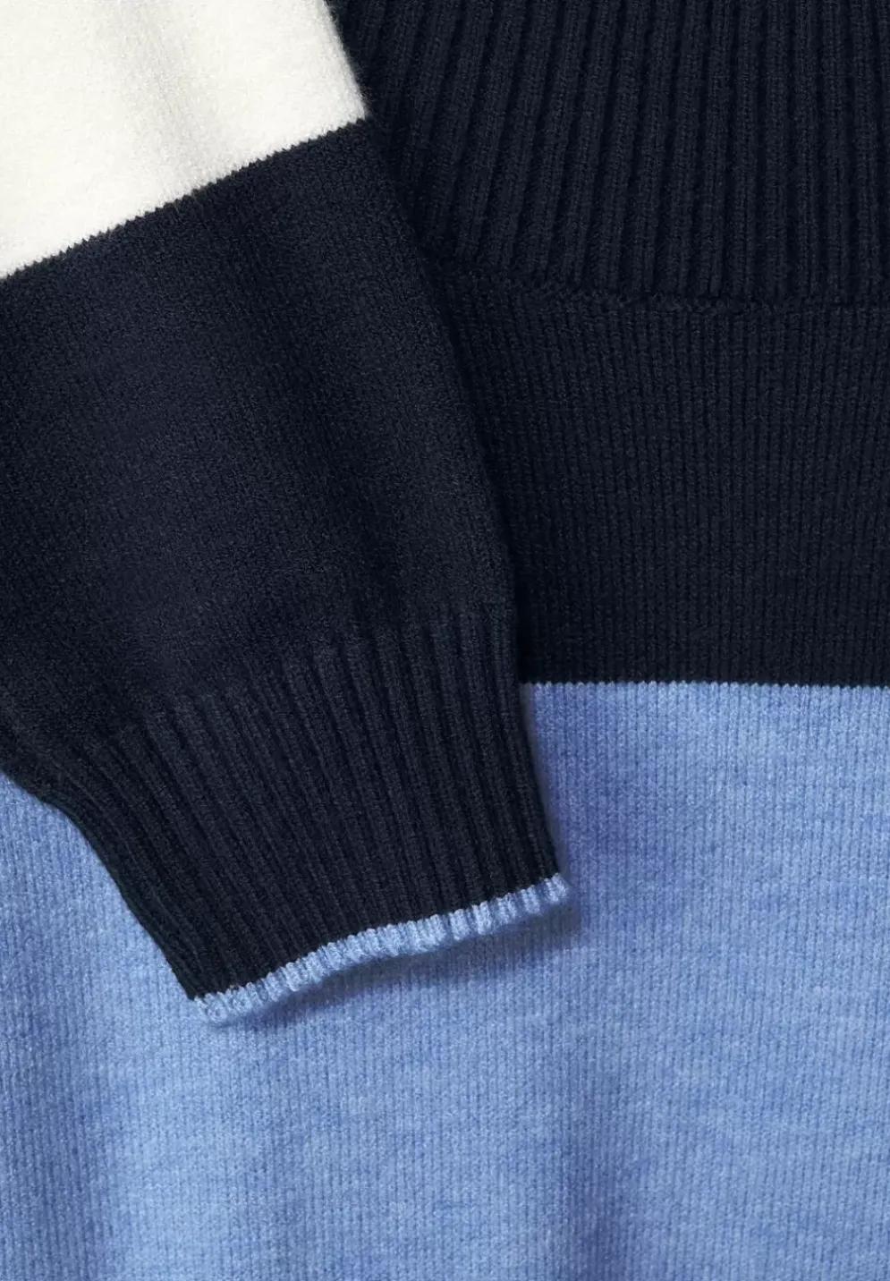 Gestreifter Pullover
