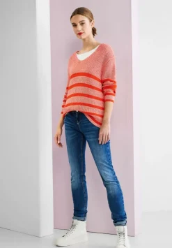 Gestreifter Strickpullover
