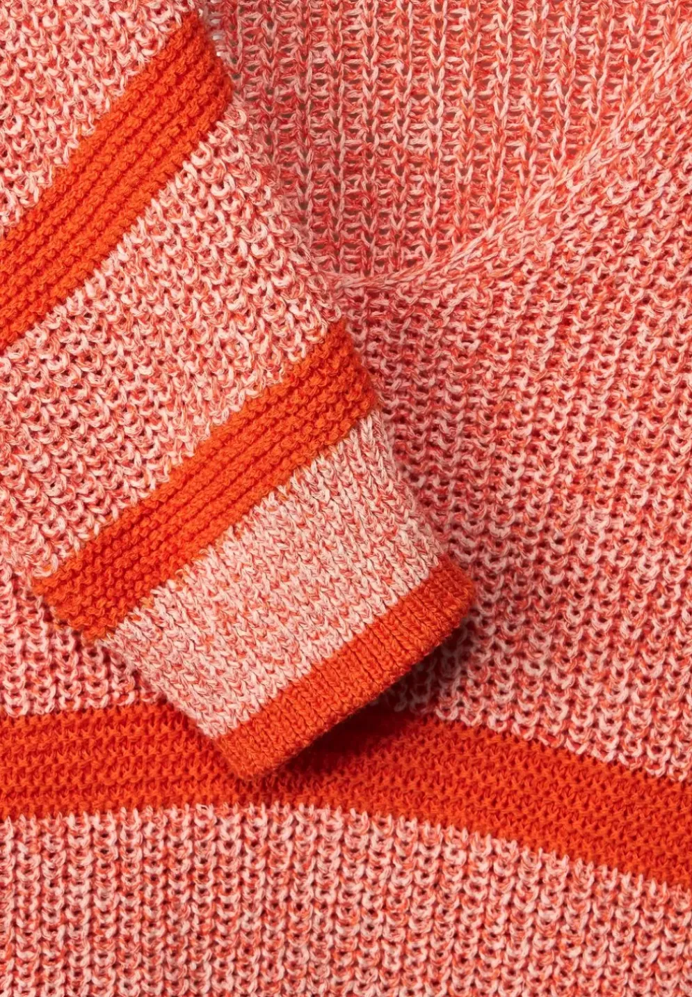 Gestreifter Strickpullover