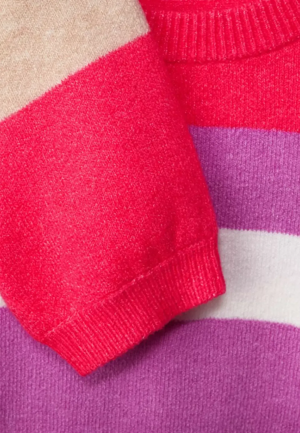 Gestreifter Strickpullover