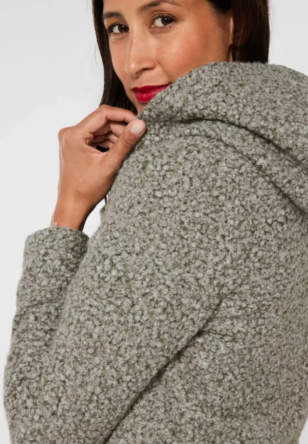 Kapuzenmantel In Curly Wool