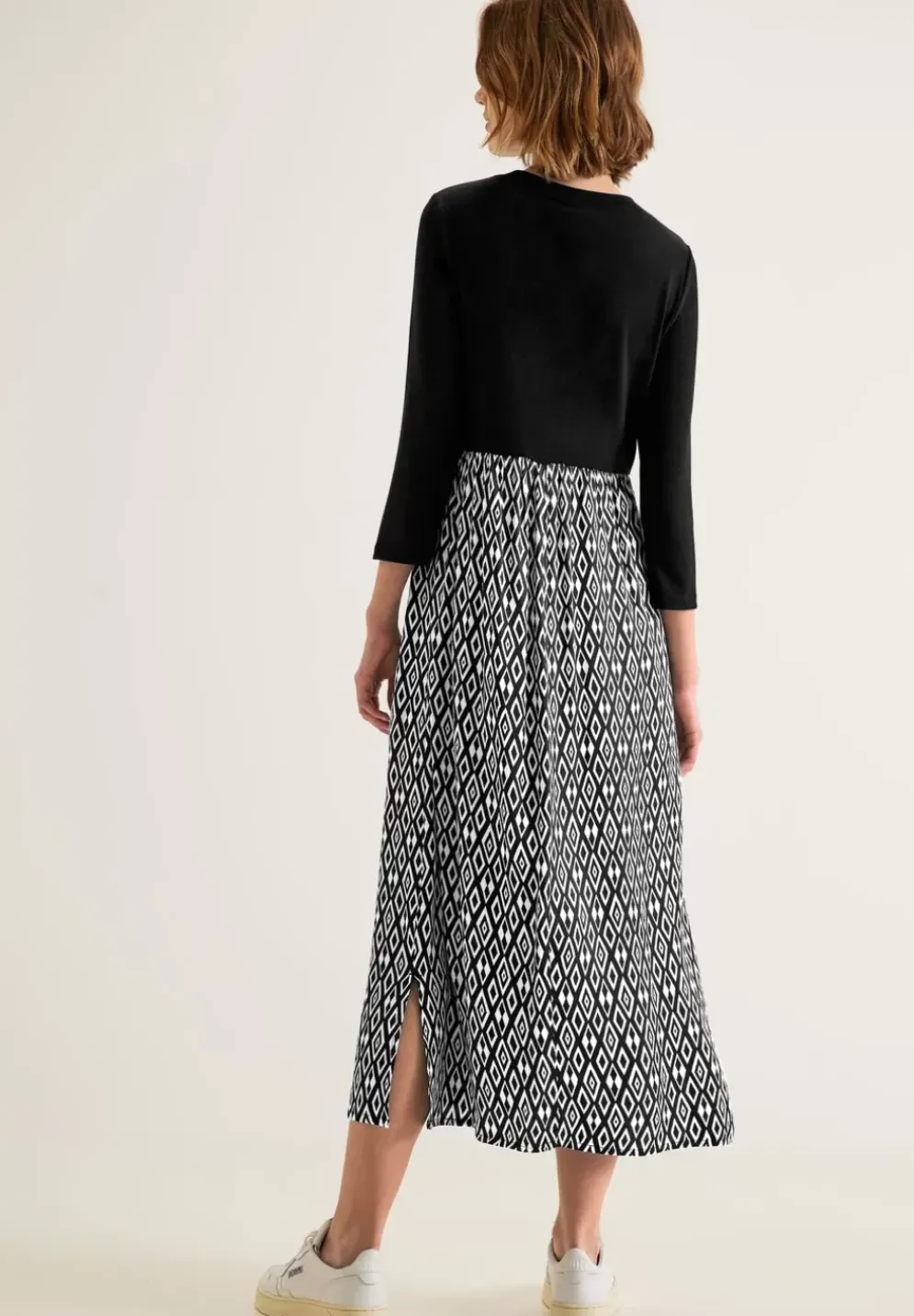 Kleid Im Materialmix