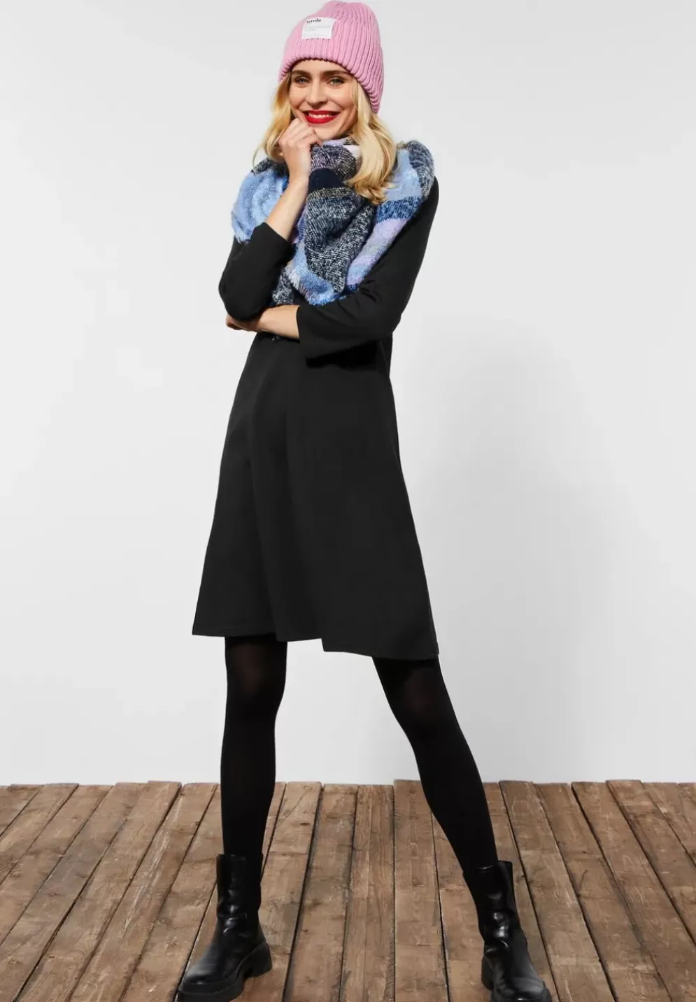 Kleid In Moderater Lange