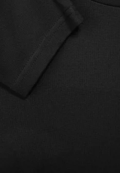 Kleid In Moderater Lange