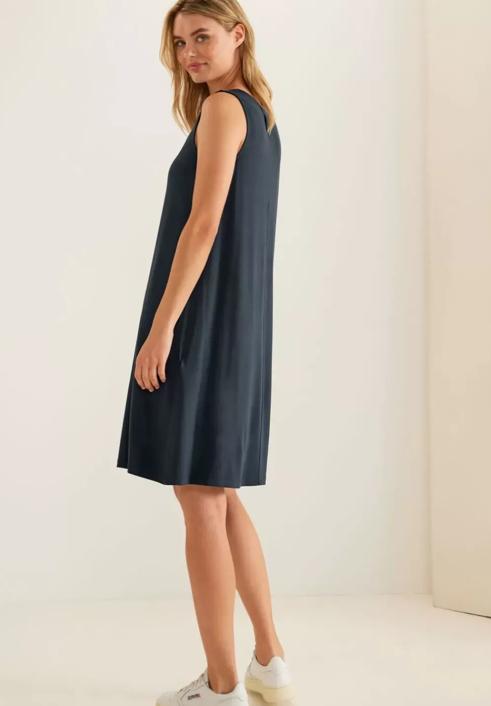 Kleid In Unifarbe