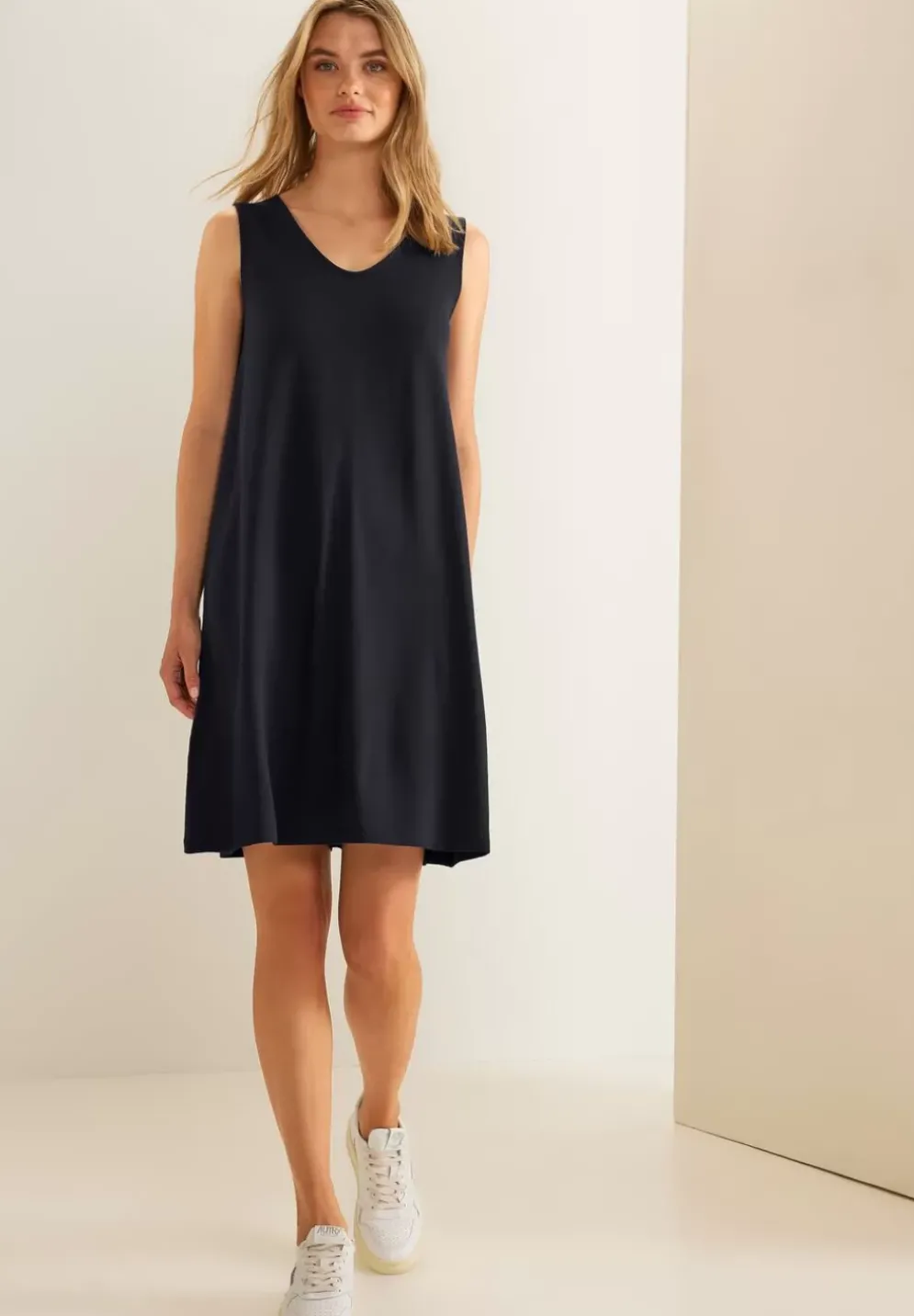 Kleid In Unifarbe