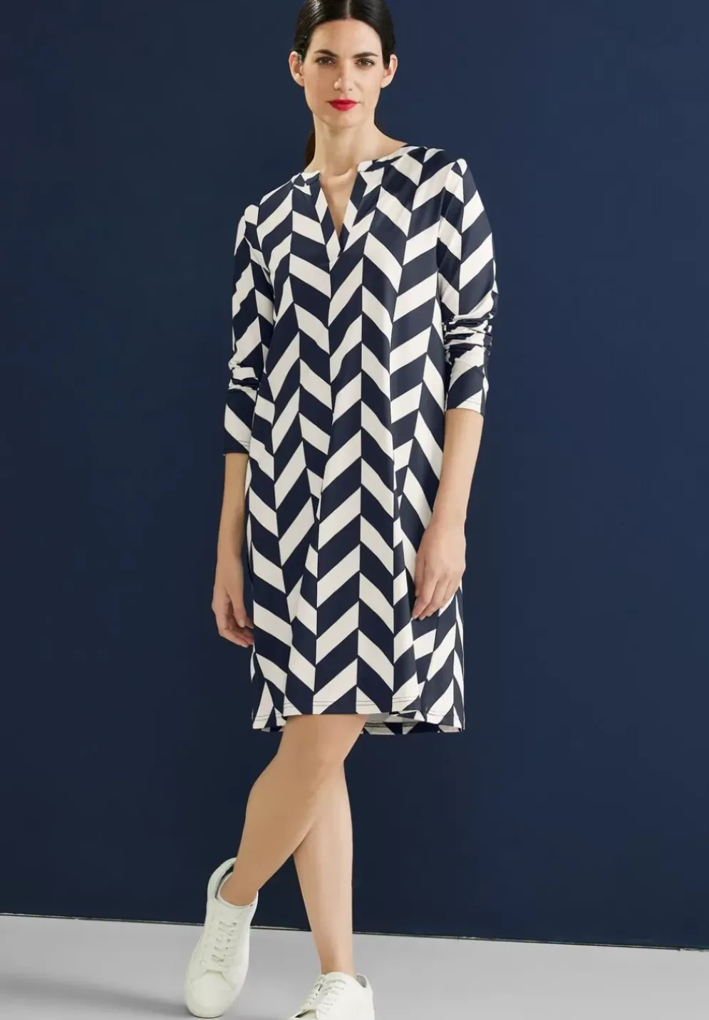 Kleid Mit Grafischem Print