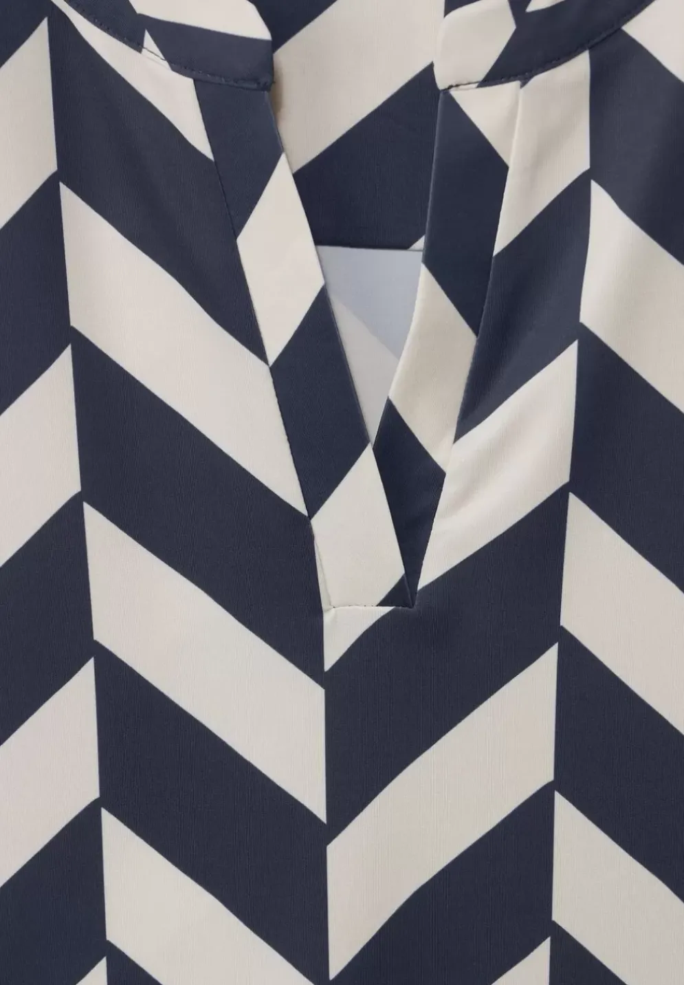 Kleid Mit Grafischem Print