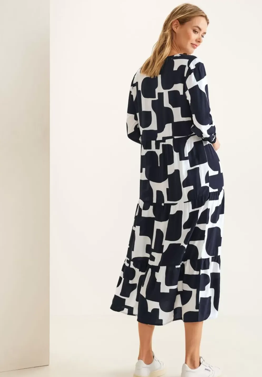 Kleid Mit Grafischem Print