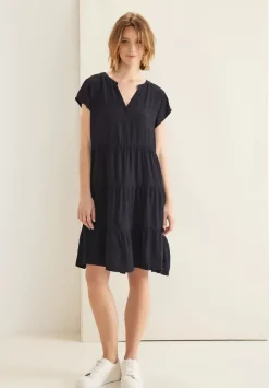 Kleid Mit Stufenrock