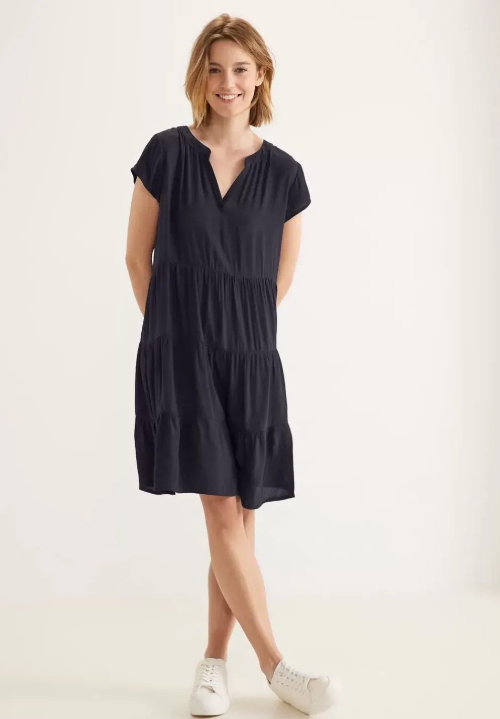 Kleid Mit Stufenrock