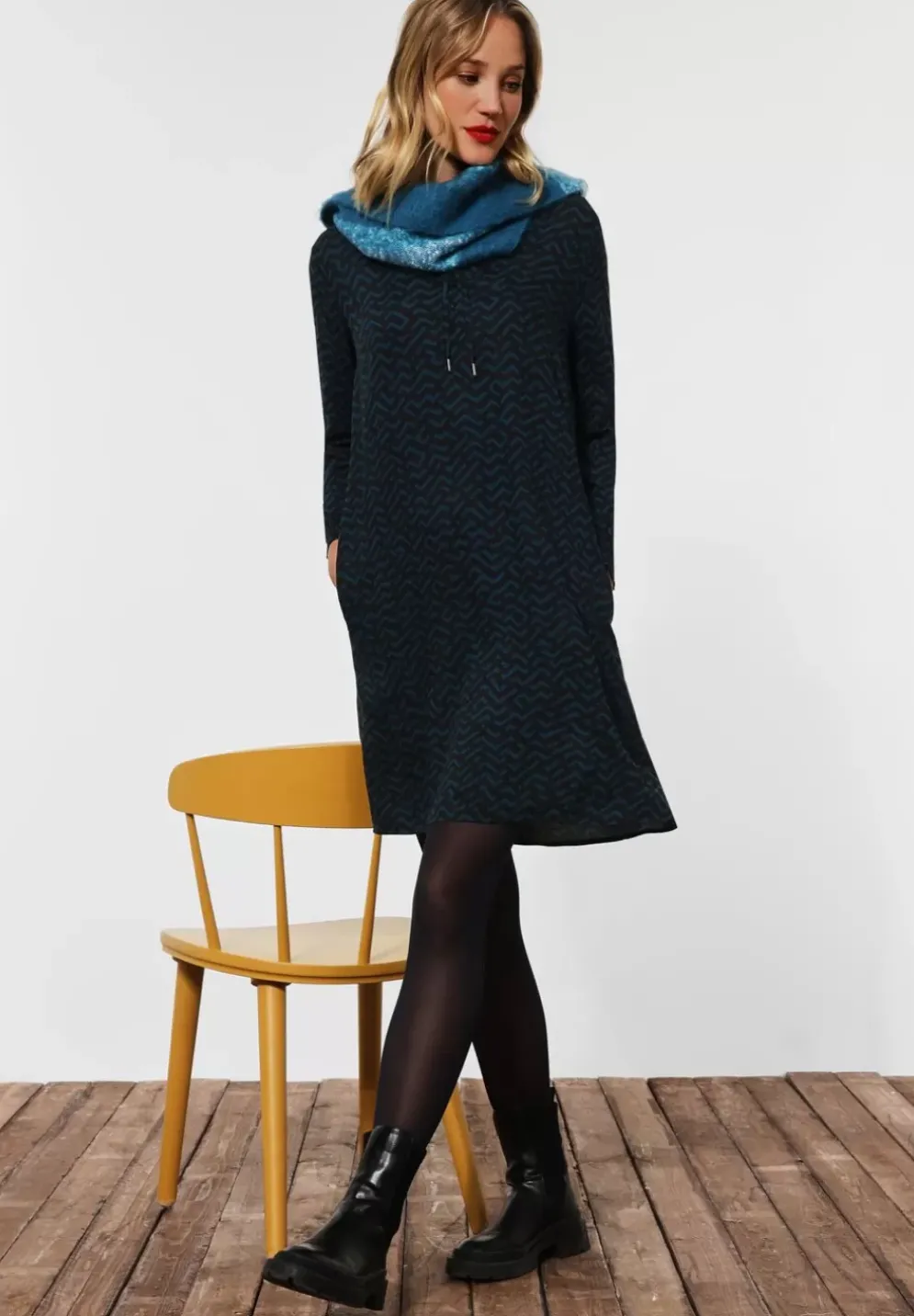 Kleid Mit Zick Zack Muster